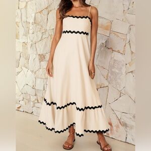 Chic Strapless Cream and Black Dress